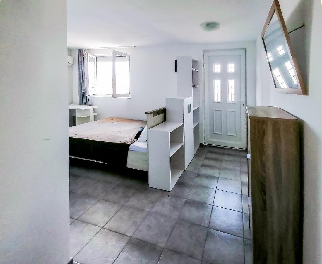 Apartments Siesta Tivat Exterior foto